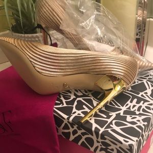 Gold Heel Pump